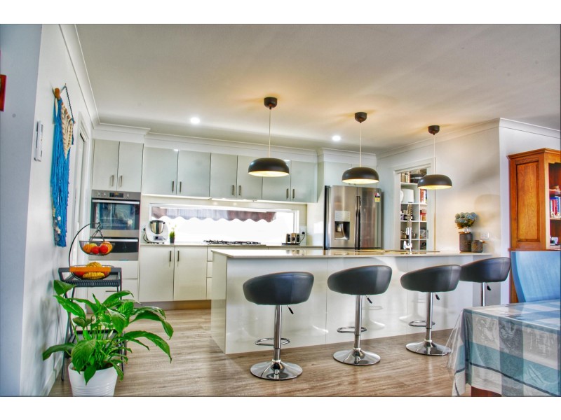 37 Lynjohn Drive, Bega NSW 2550