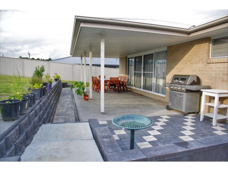 37 Lynjohn Drive, Bega NSW 2550