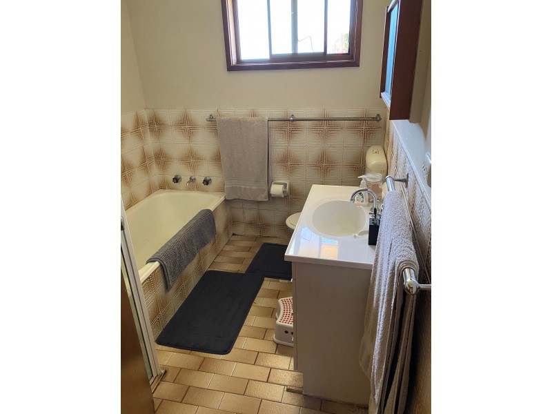 64 Valley Street, Bega NSW 2550