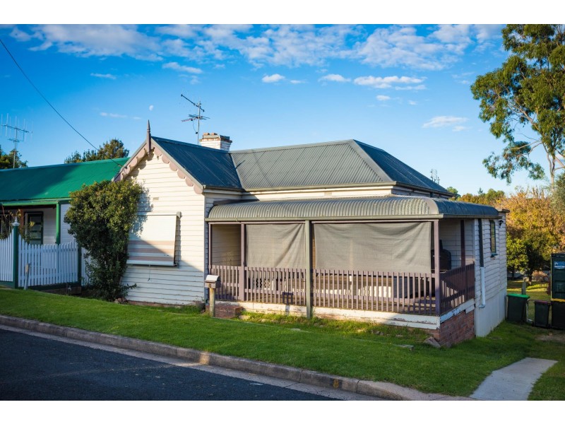 8 Gordon Street, Bega NSW 2550