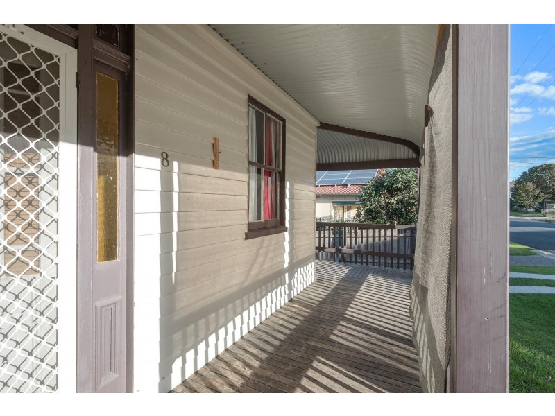 8 Gordon Street, Bega NSW 2550