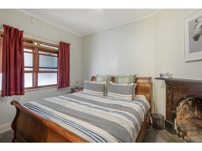 8 Gordon Street, Bega NSW 2550