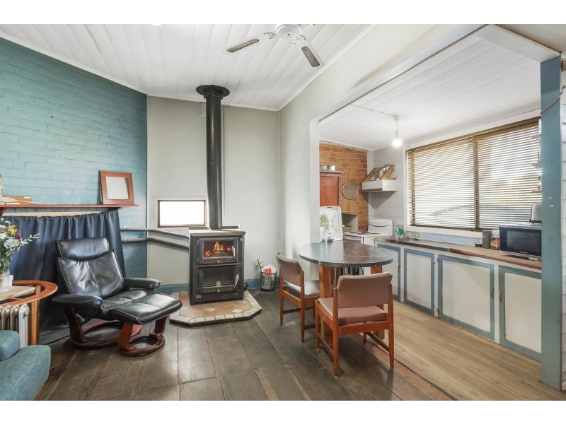 8 Gordon Street, Bega NSW 2550