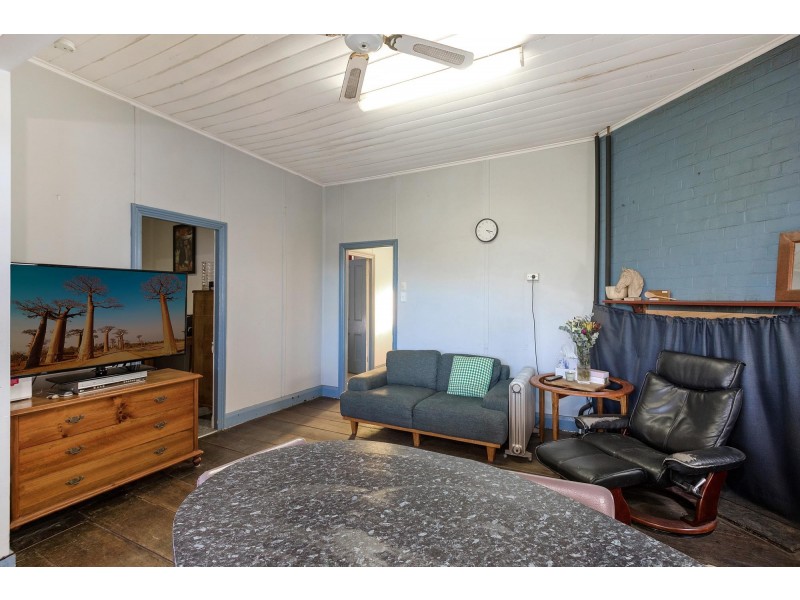 8 Gordon Street, Bega NSW 2550