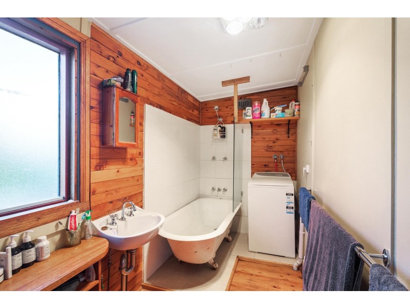 8 Gordon Street, Bega NSW 2550