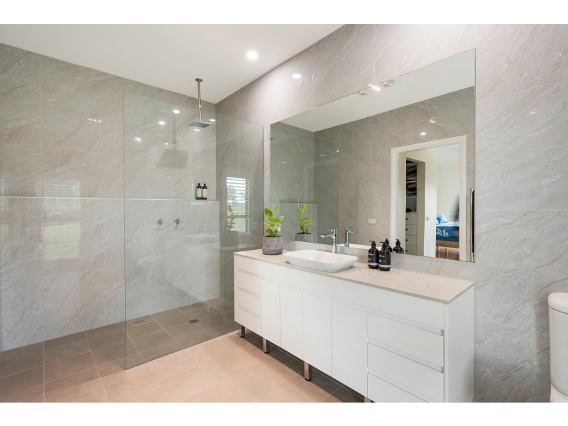 1 Newlyns Place, Bega NSW 2550