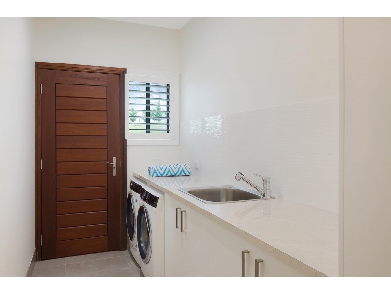 1 Newlyns Place, Bega NSW 2550