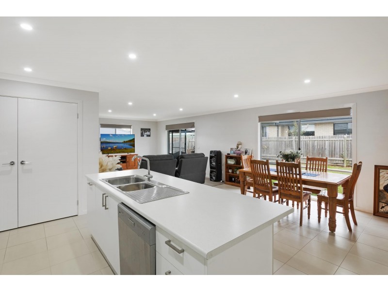 18 Koma Circuit, Bega NSW 2550