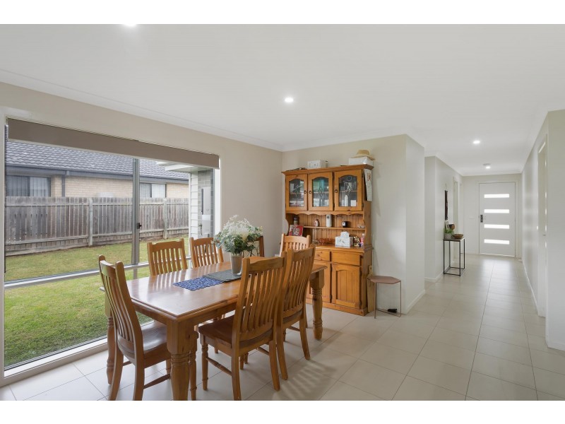 18 Koma Circuit, Bega NSW 2550