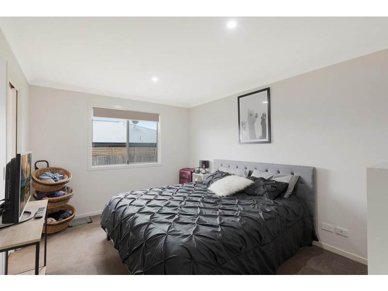 18 Koma Circuit, Bega NSW 2550