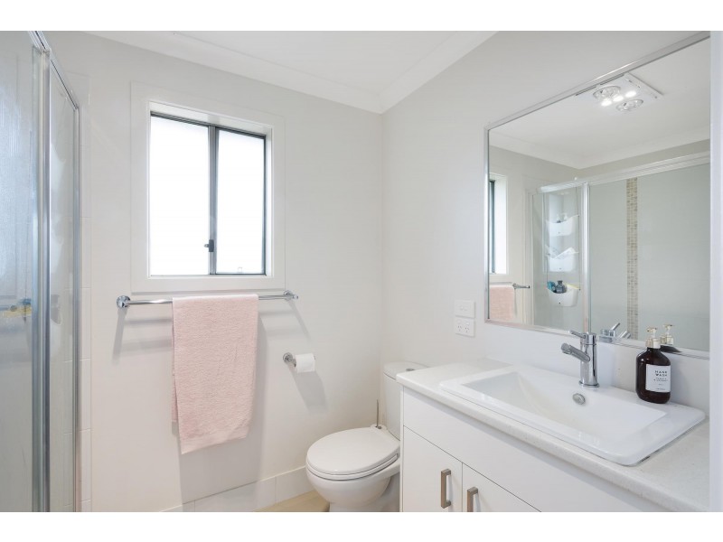 18 Koma Circuit, Bega NSW 2550