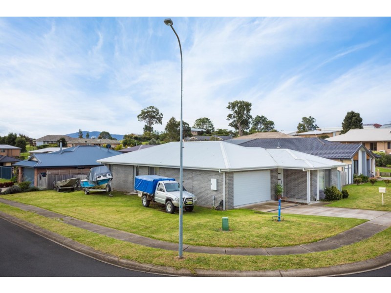 18 Koma Circuit, Bega NSW 2550