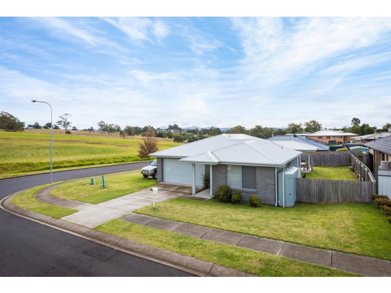 18 Koma Circuit, Bega NSW 2550