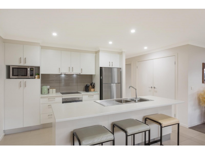 18 Koma Circuit, Bega NSW 2550