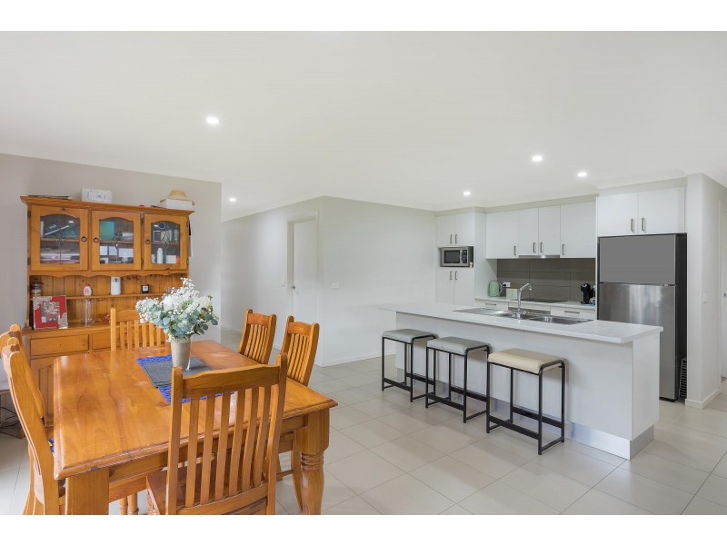 18 Koma Circuit, Bega NSW 2550