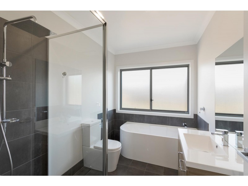 12 Rawlinson Street, Bega NSW 2550