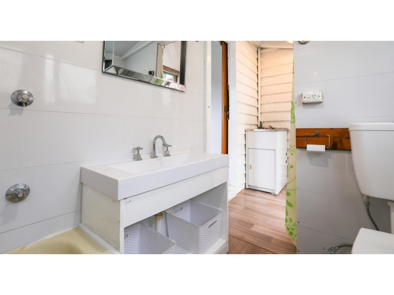 54 Valley Street, Bega NSW 2550