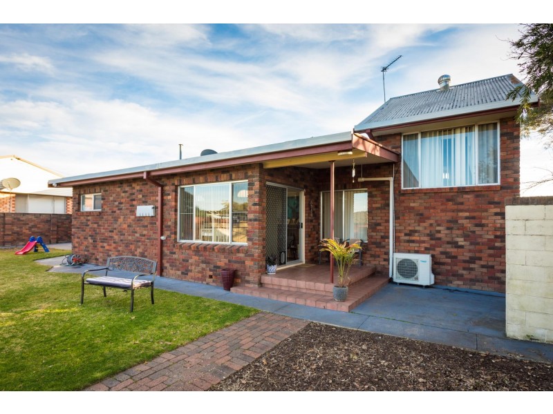 28 Glebe Avenue, Bega NSW 2550