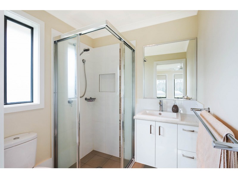 11 Millbank Way, Bega NSW 2550