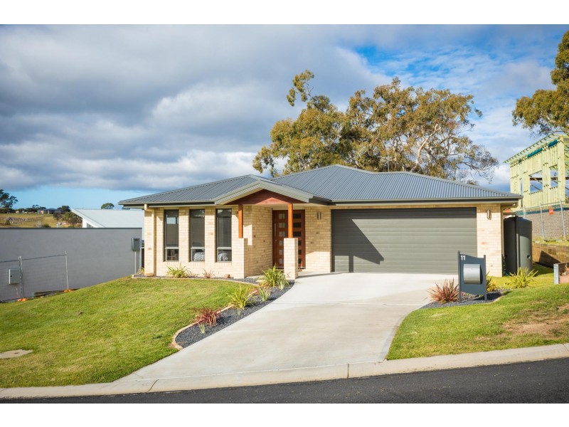 11 Millbank Way, Bega NSW 2550
