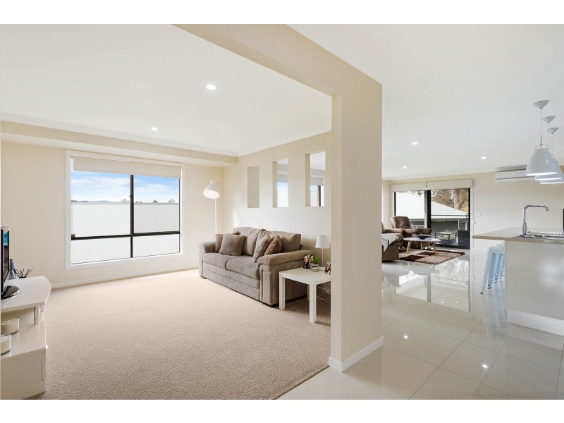 11 Millbank Place, Bega NSW 2550