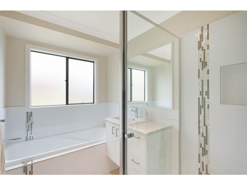 11 Millbank Place, Bega NSW 2550