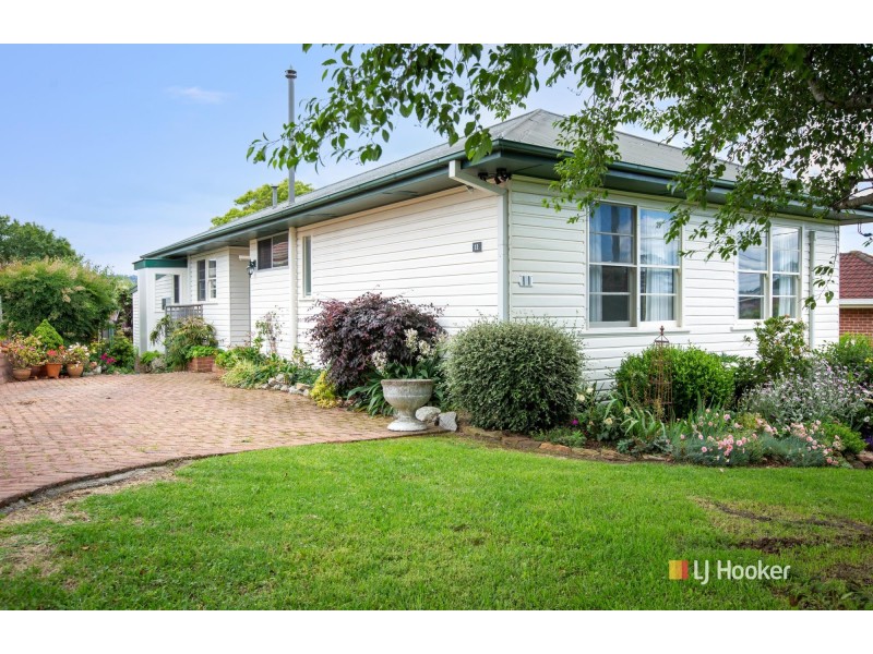 11 Watson Street, Bega NSW 2550