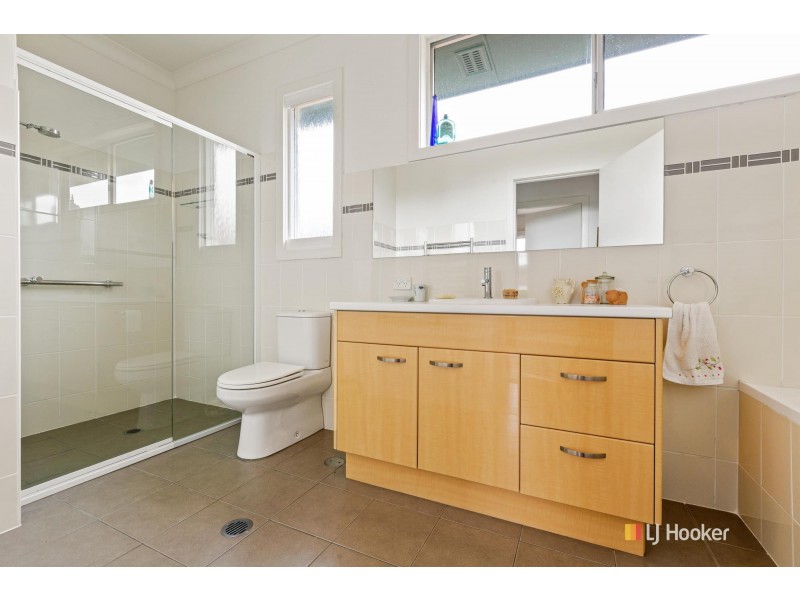 11 Watson Street, Bega NSW 2550