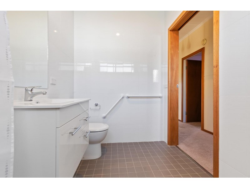 15 Dowling Street, Bega NSW 2550