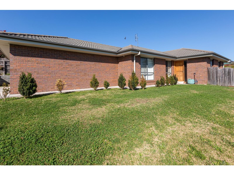 24 Howard Avenue, Bega NSW 2550