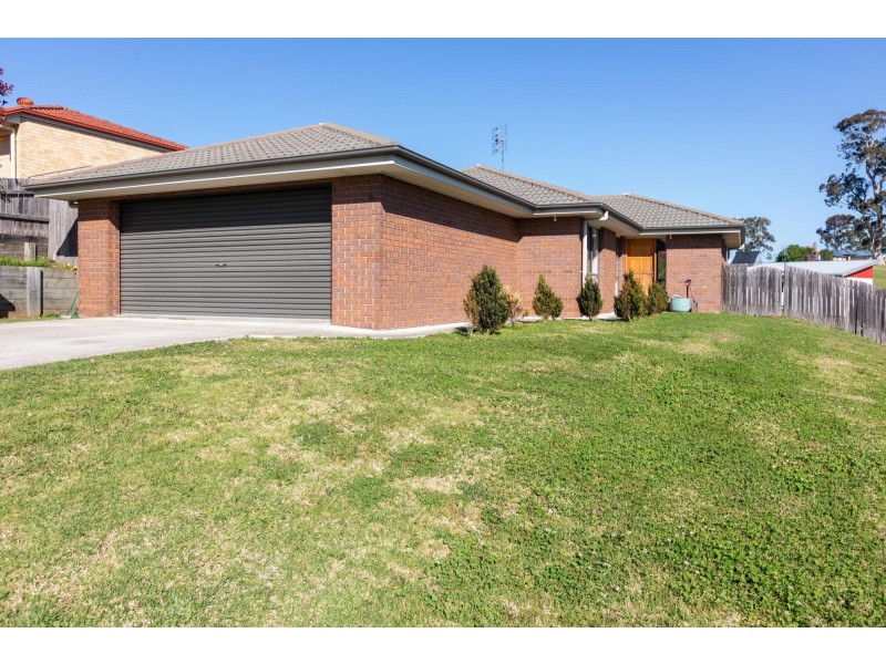 24 Howard Avenue, Bega NSW 2550