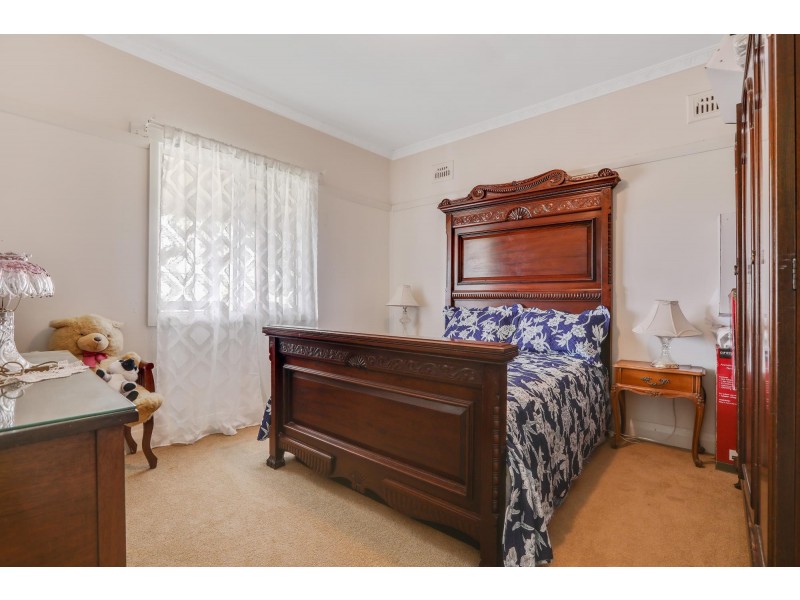 5 Heath Street, Bega NSW 2550