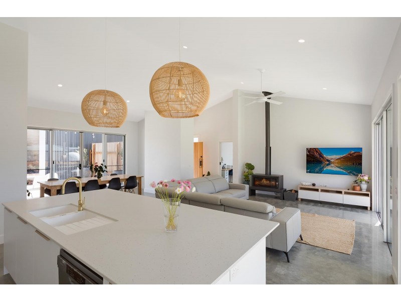 17 Kurrajong Crescent, Kalaru NSW 2550