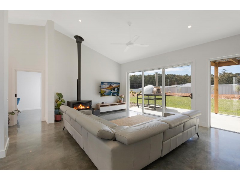 17 Kurrajong Crescent, Kalaru NSW 2550