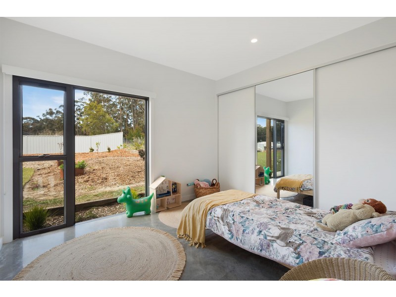 17 Kurrajong Crescent, Kalaru NSW 2550