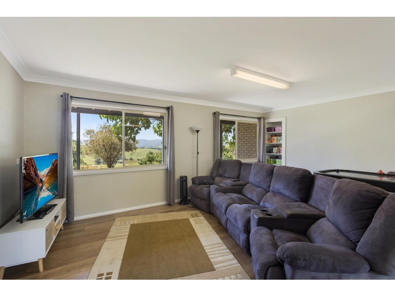 42 Mount Pleasant Road, Bega NSW 2550