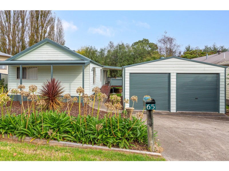 65 Ravenswood Street, Bega NSW 2550