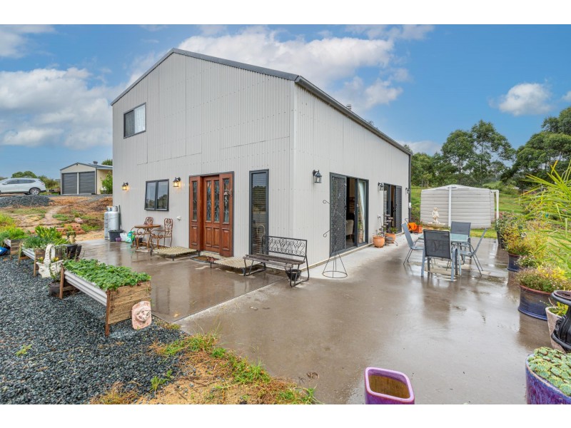 8 Narrawa Place, Bega NSW 2550