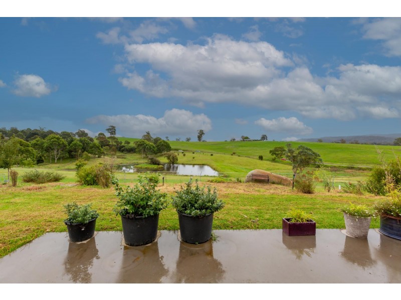 8 Narrawa Place, Bega NSW 2550