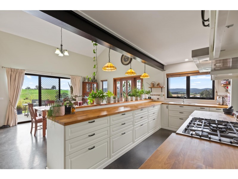 8 Narrawa Place, Bega NSW 2550