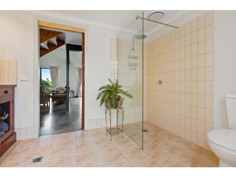 8 Narrawa Place, Bega NSW 2550