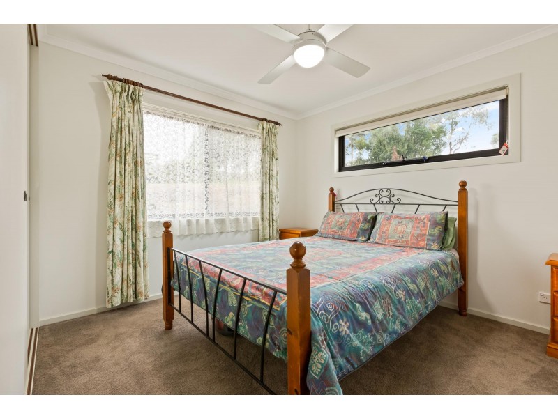 8 Narrawa Place, Bega NSW 2550