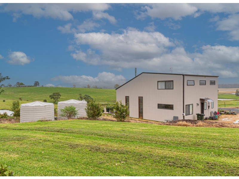 8 Narrawa Place, Bega NSW 2550