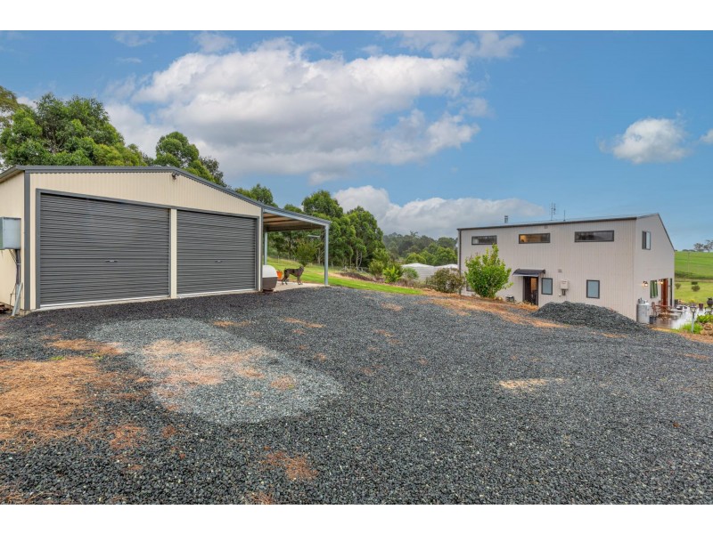 8 Narrawa Place, Bega NSW 2550