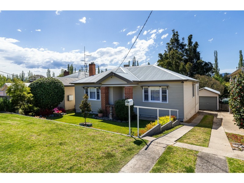 27 Hill Street, Bega NSW 2550