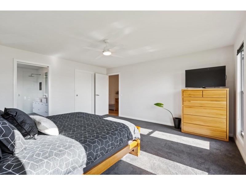 9 Millbank Way, Bega NSW 2550