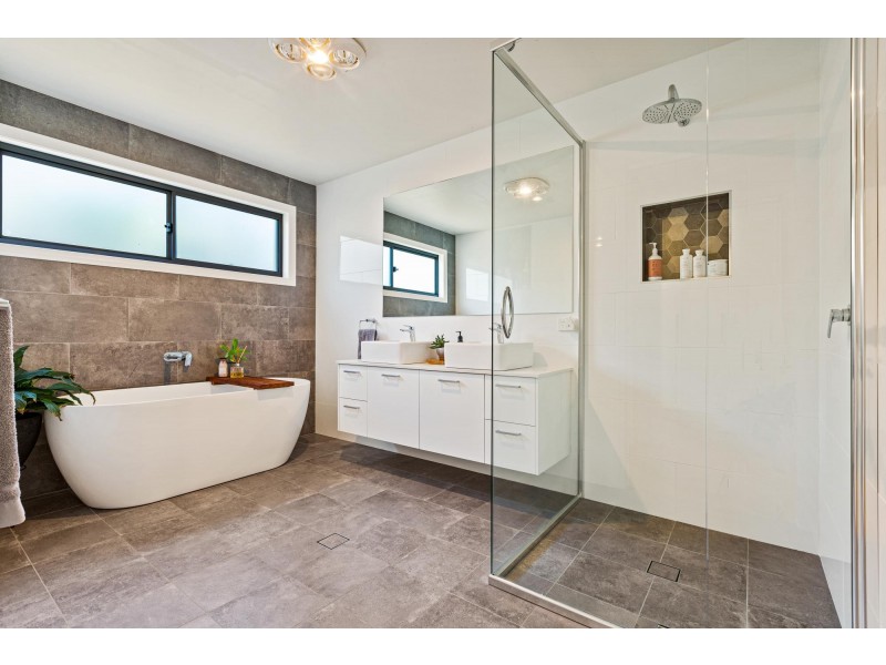 9 Millbank Way, Bega NSW 2550