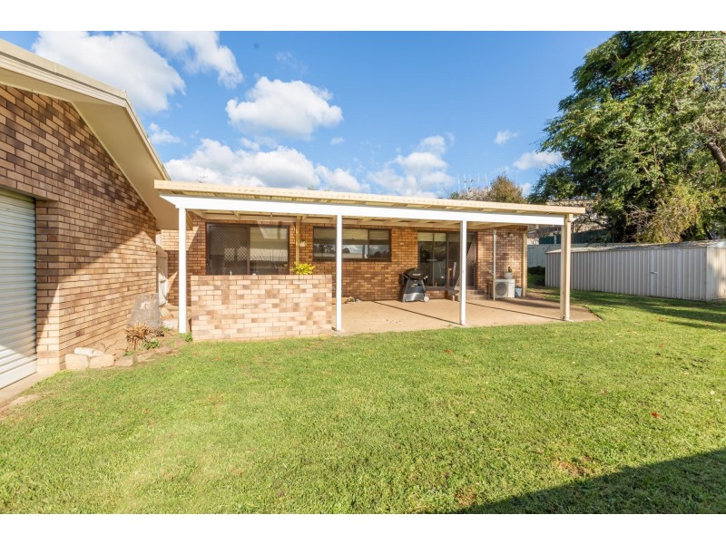 15 Laws Drive, Bega NSW 2550