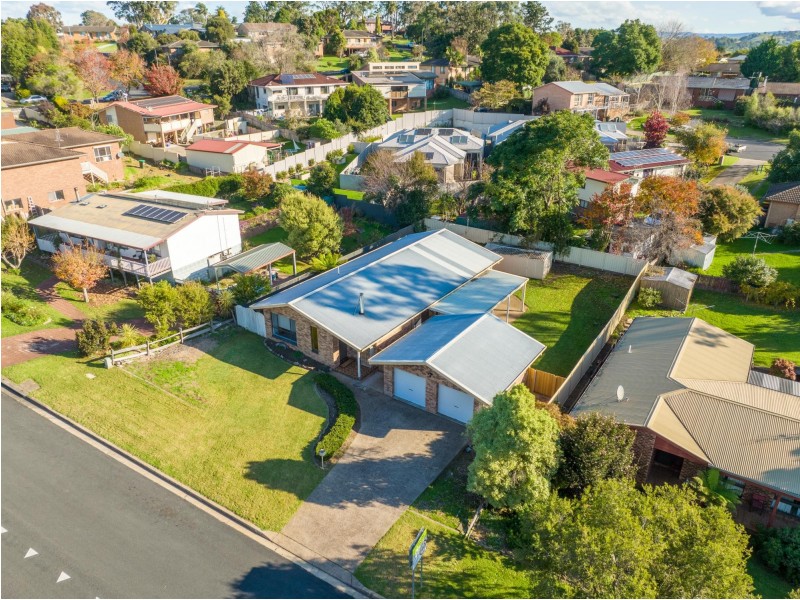 15 Laws Drive, Bega NSW 2550