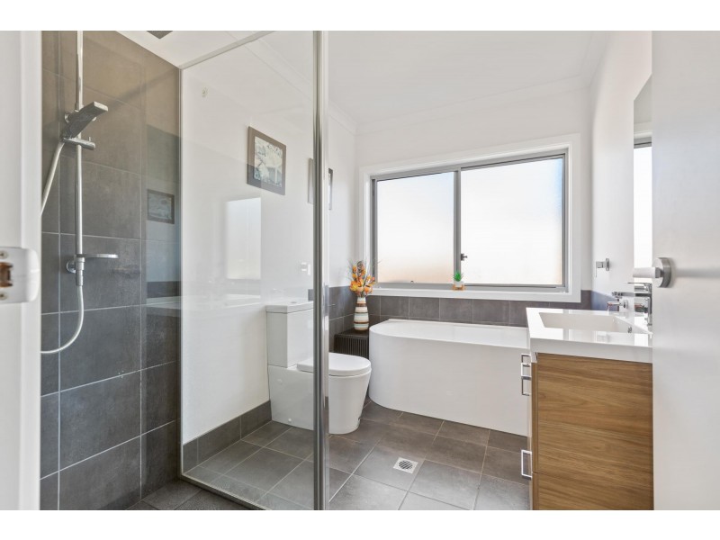 12 Rawlinson Street, Bega NSW 2550